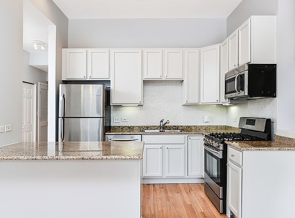 3rd image of 1841 W North Ave APT 1