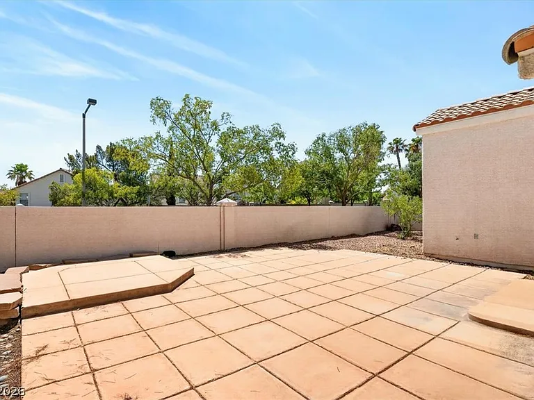2408 Sterling Heights Dr — Photo 35