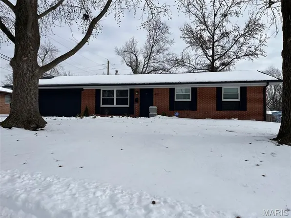 412 Longview Dr, Belleville, IL 62223