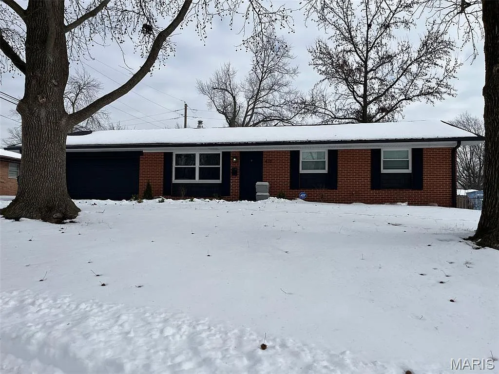 412 Longview Dr photo 1