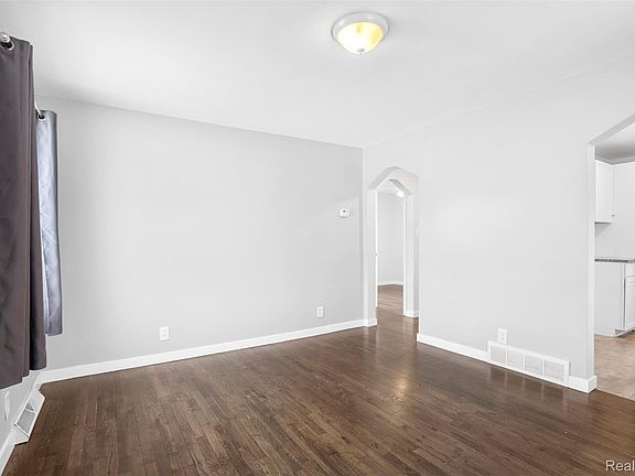 3rd image of 15223 Allen Rd