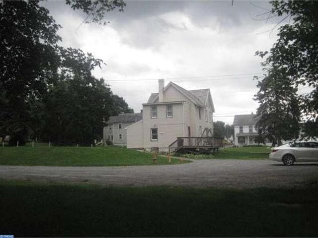 2nd image of 402 Buck Rd