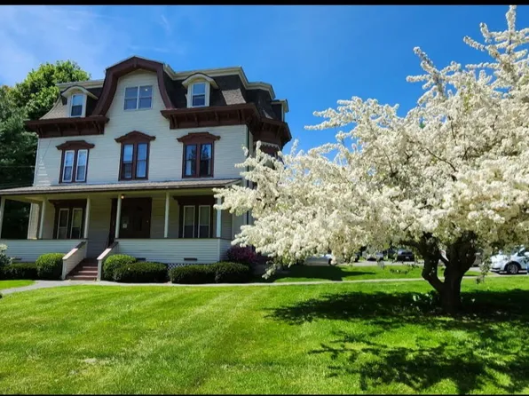 465 Chapel St, Lee, MA 01238