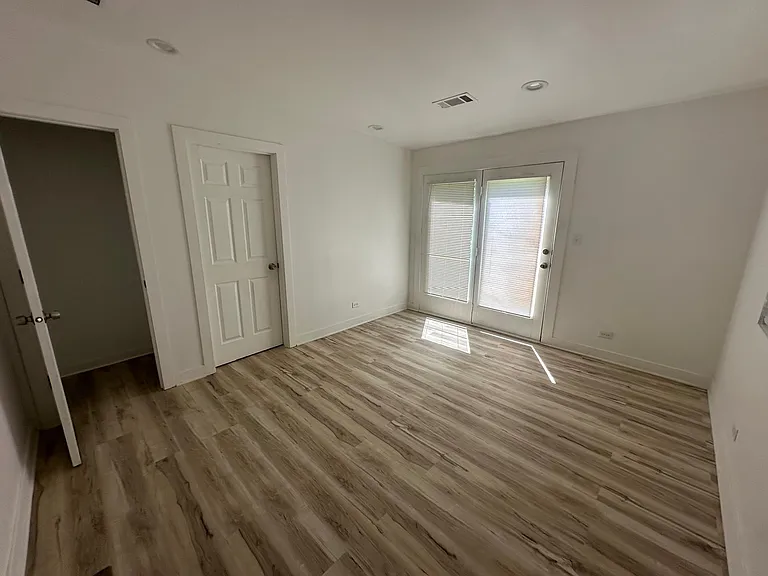 18130 Loomis Ave — Photo 2