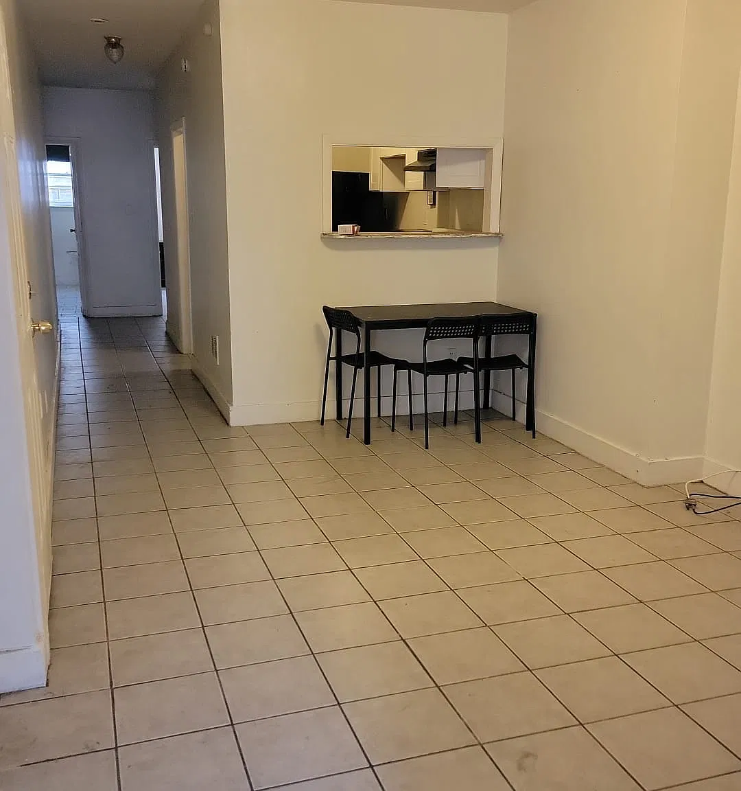 3 bed, 950 sqft, $1,450 — Photo 1