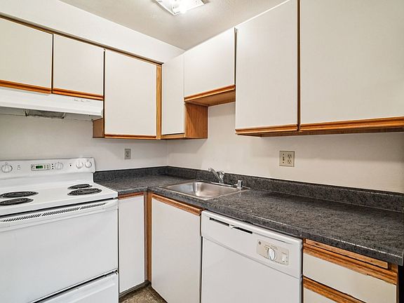 2nd image of 5021 Brooklyn Ave NE APT 40
