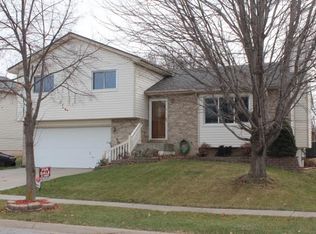 611 W Chadderton Dr, Lincoln, NE 68521