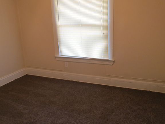 4th image of 2923 E 115th St