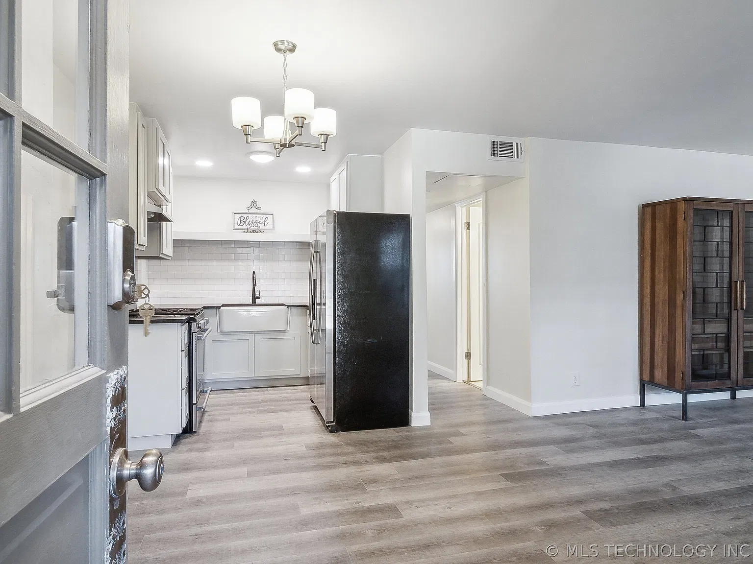 2 bed, 2.0 bath, 906 sqft, $1,000 — Photo 2