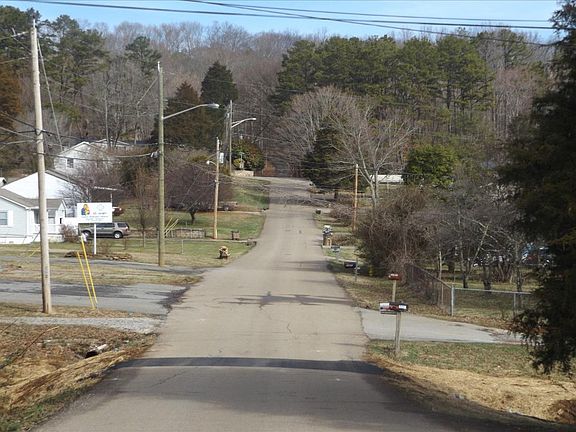 4th image of 2004 Sunny Ln