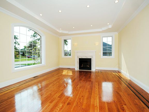 3rd image of 33 Arbor Ln