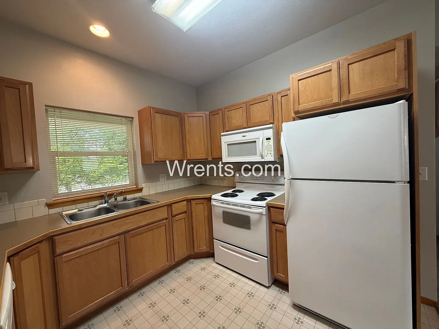 Beautiful South Hill Duplex with Garage! — Photo 4