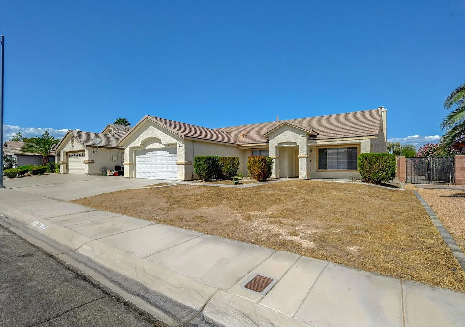 Single Story Single Family Home — Photo 4