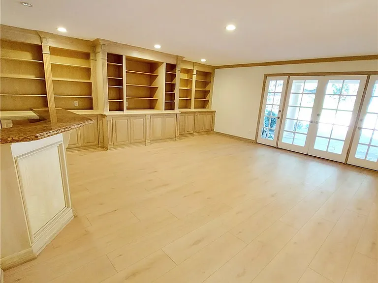 16545 Park Lane Cir — Photo 8