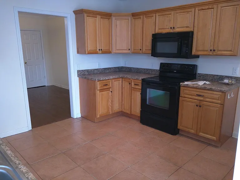 2225 Whitaker St — Photo 15
