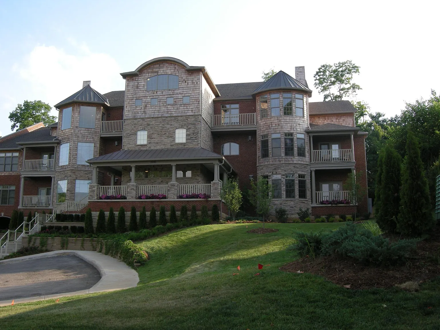 3 bed, 2230 sqft, $2,600 — Photo 2
