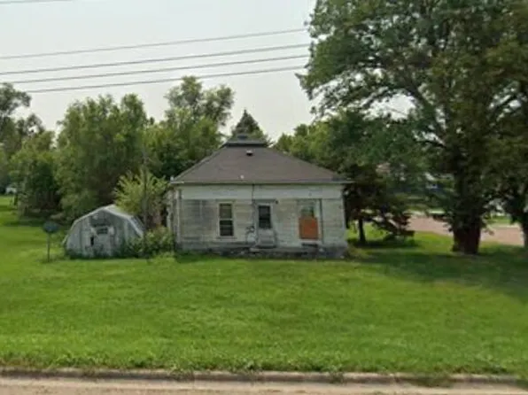 214 Blowers Ave N, Wessington Springs, SD 57382