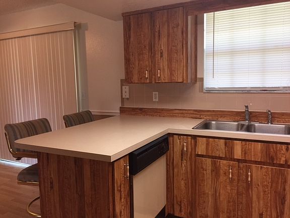 3rd image of 1829 Queen Palm Dr