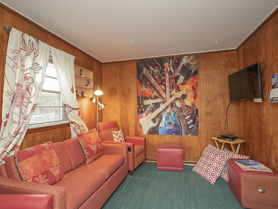 1st image of 1309 N 6th St