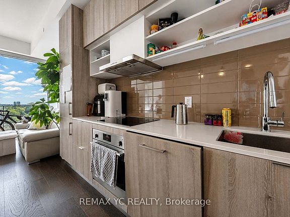 5th image of 8 Hillsdale Ave E #1540