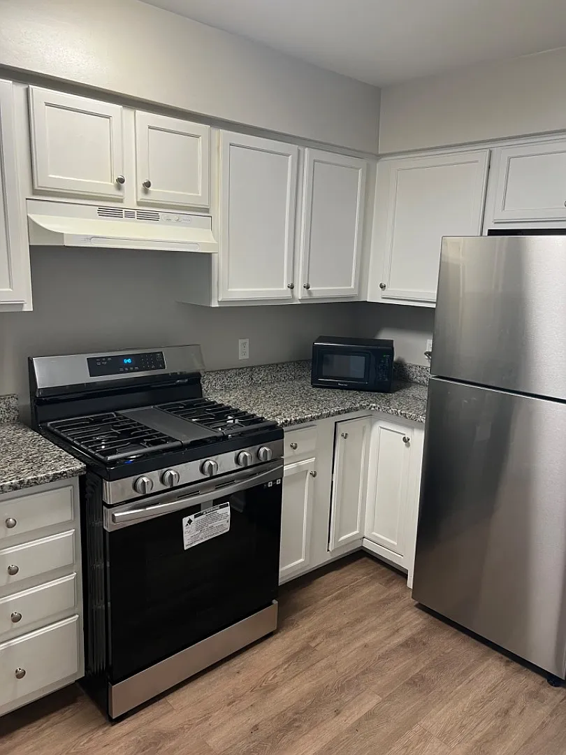 72 Boyd St - 72 Boyd Street — Photo 3