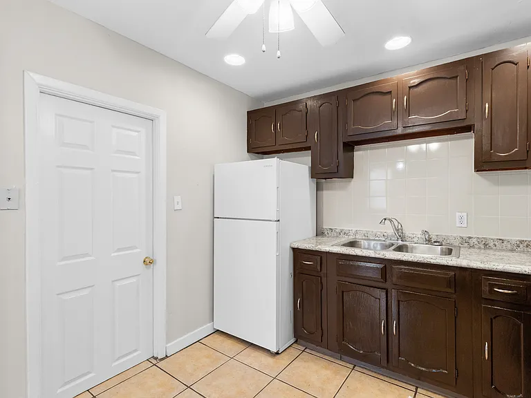 6927 Raymond Ave — Photo 17