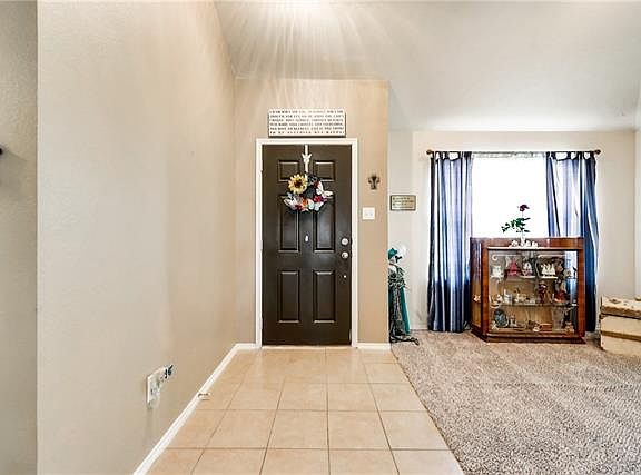 4th image of 325 Sandy Ln