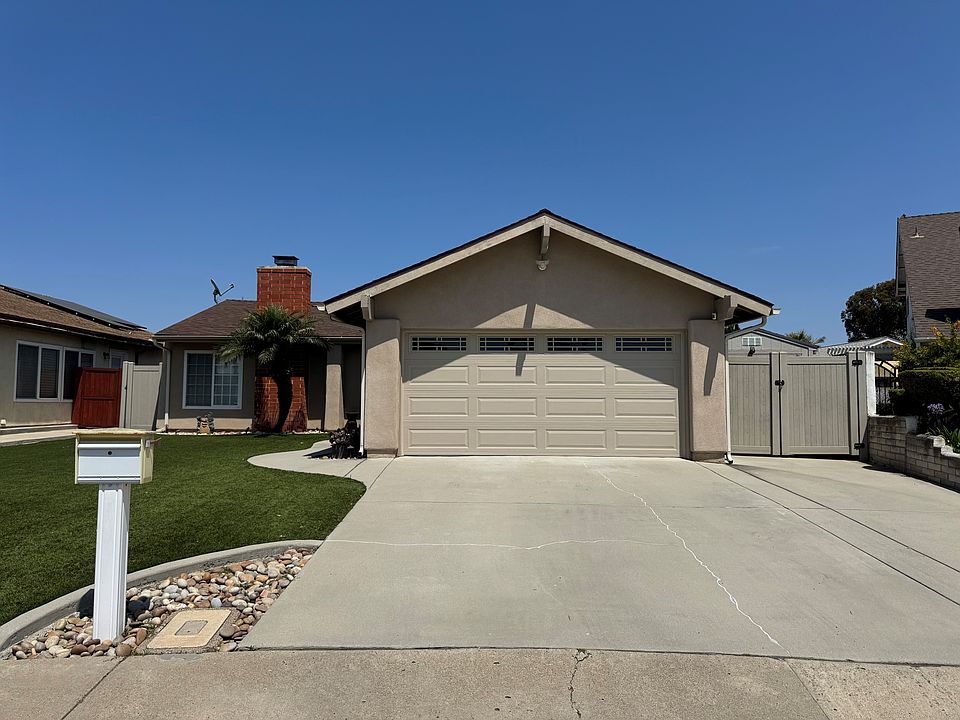 Neatly kept property with lots of curb appeal!