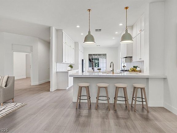 3rd image of 28 Stonemark Dr