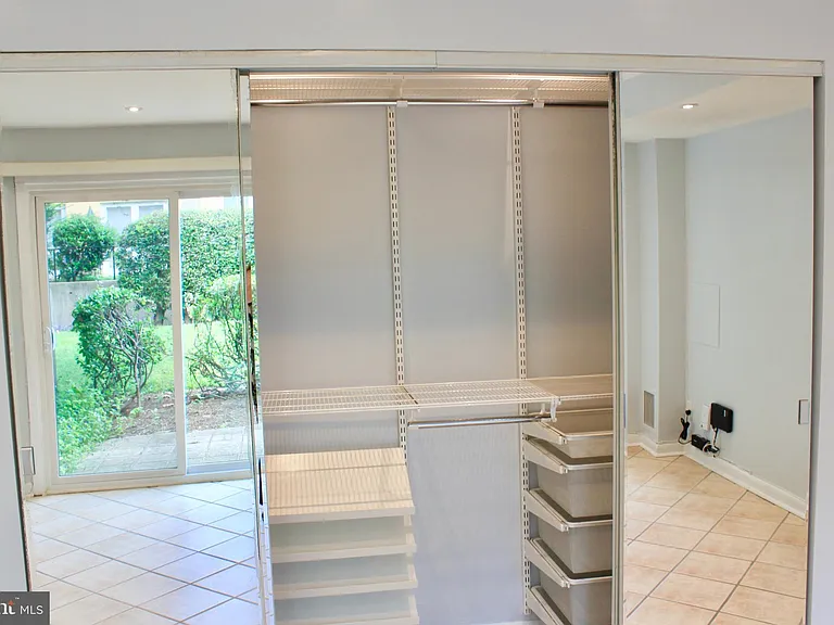 46 G St SW #B — Photo 10