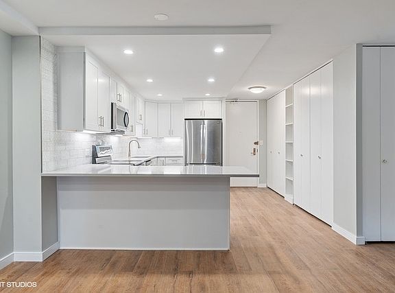 3rd image of 2020 N Lincoln Park W APT 16H