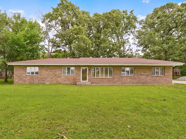 1315 E Church Street, Aurora, MO 65605