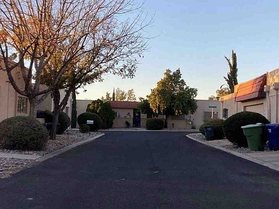 Exterior Neighborhood (street photo)