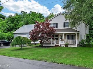 3 Geraldine Pl, Schenectady, NY 12309