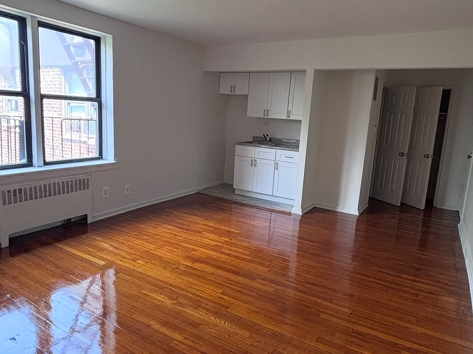 2nd image of 6188 Dry Harbor Rd APT 2B