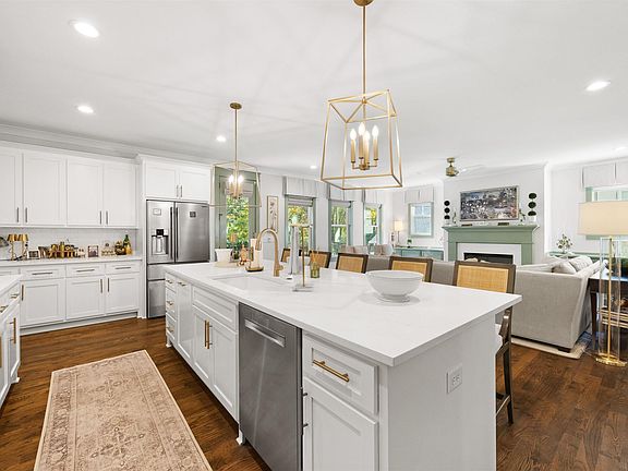 3rd image of 15 Pinehurst Dr