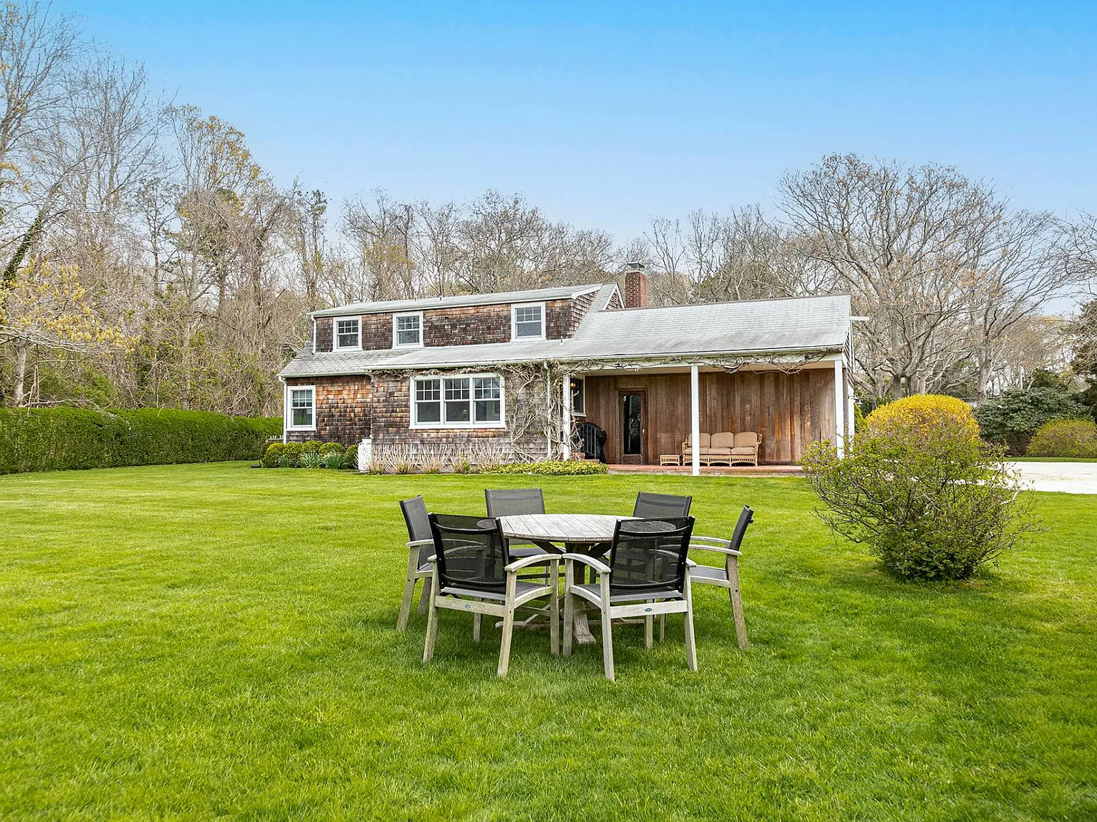 Country Charm in Wainscott — Photo 2