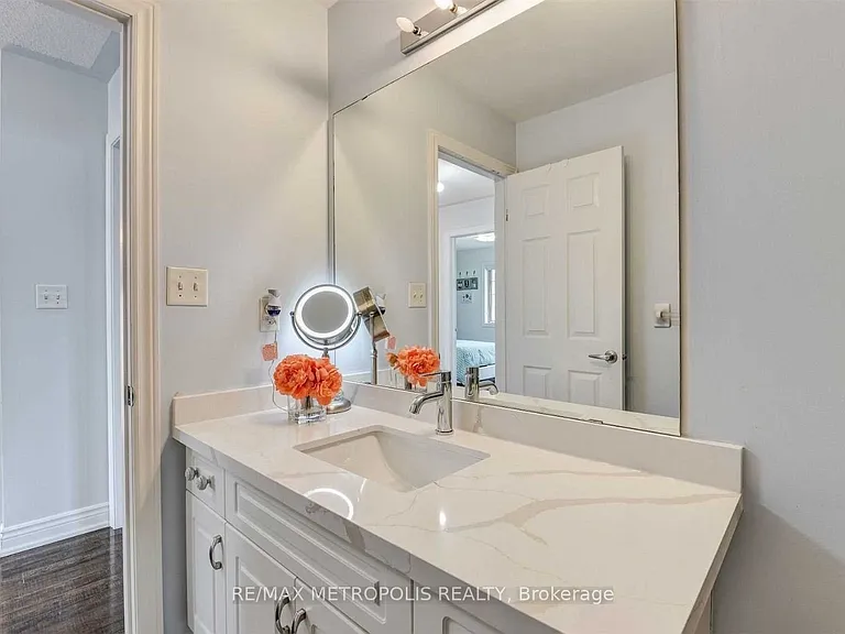24 Viceroy Cres #MAIN — Photo 4