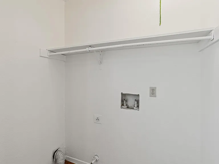 302 Algerita Dr #D — Photo 16