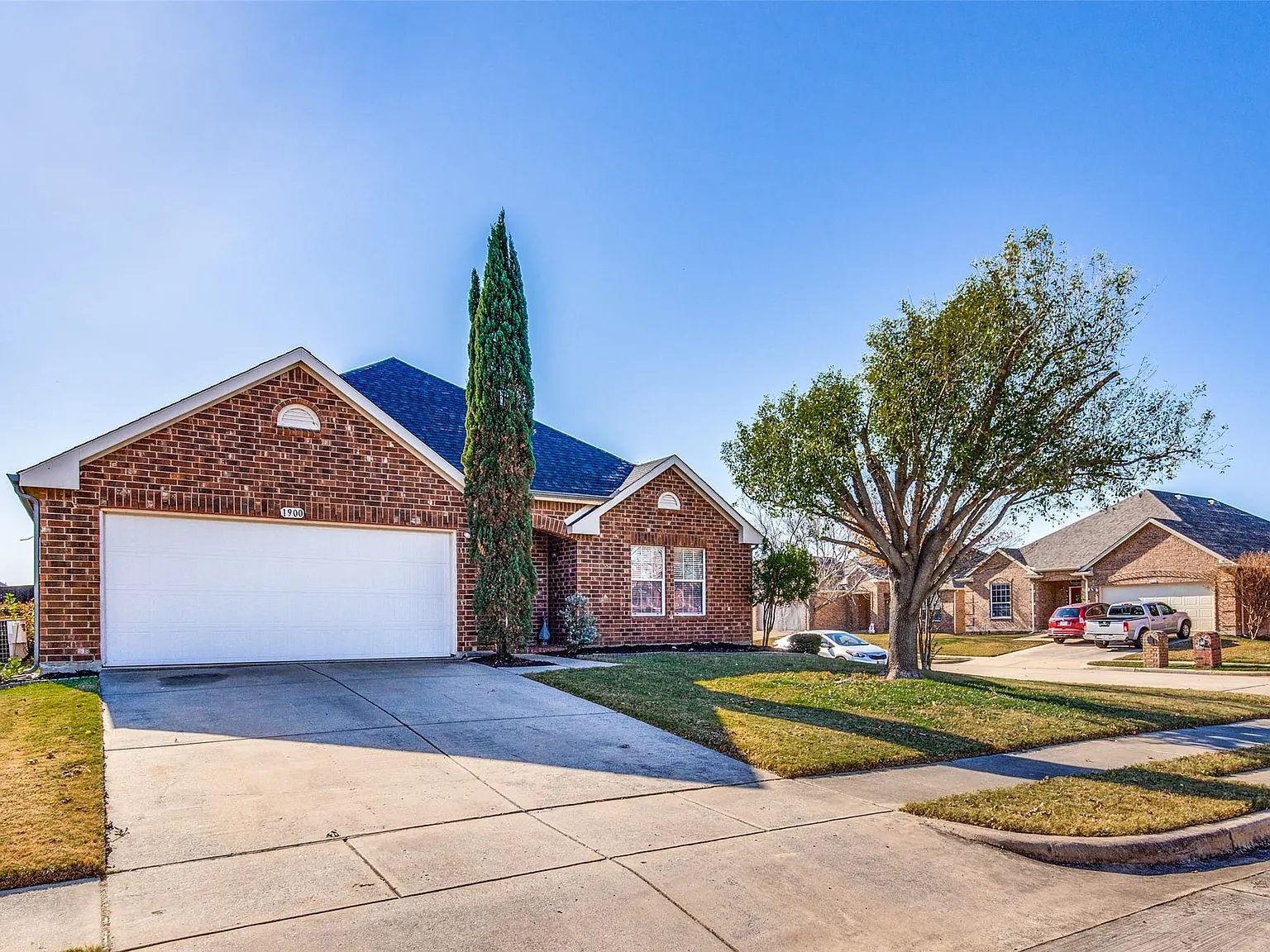 3 bed, 2.0 bath, 1950 sqft, $2,325 — Photo 1