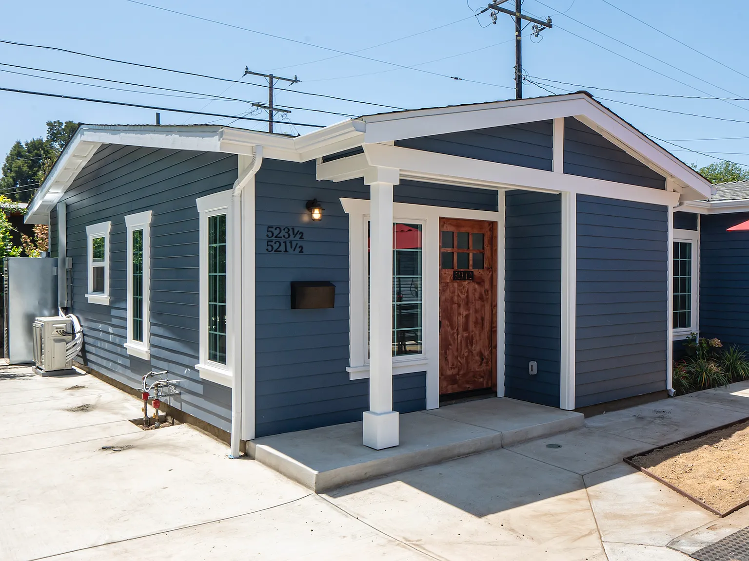 2 bed, 700 sqft, $3,500 — Photo 1