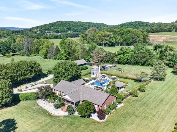 2235 Hidden Cove Rd, Cookeville, TN 38506