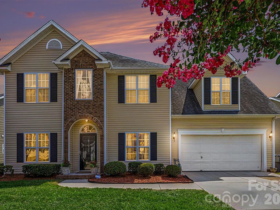 1st image of 1826 Conifer Cres