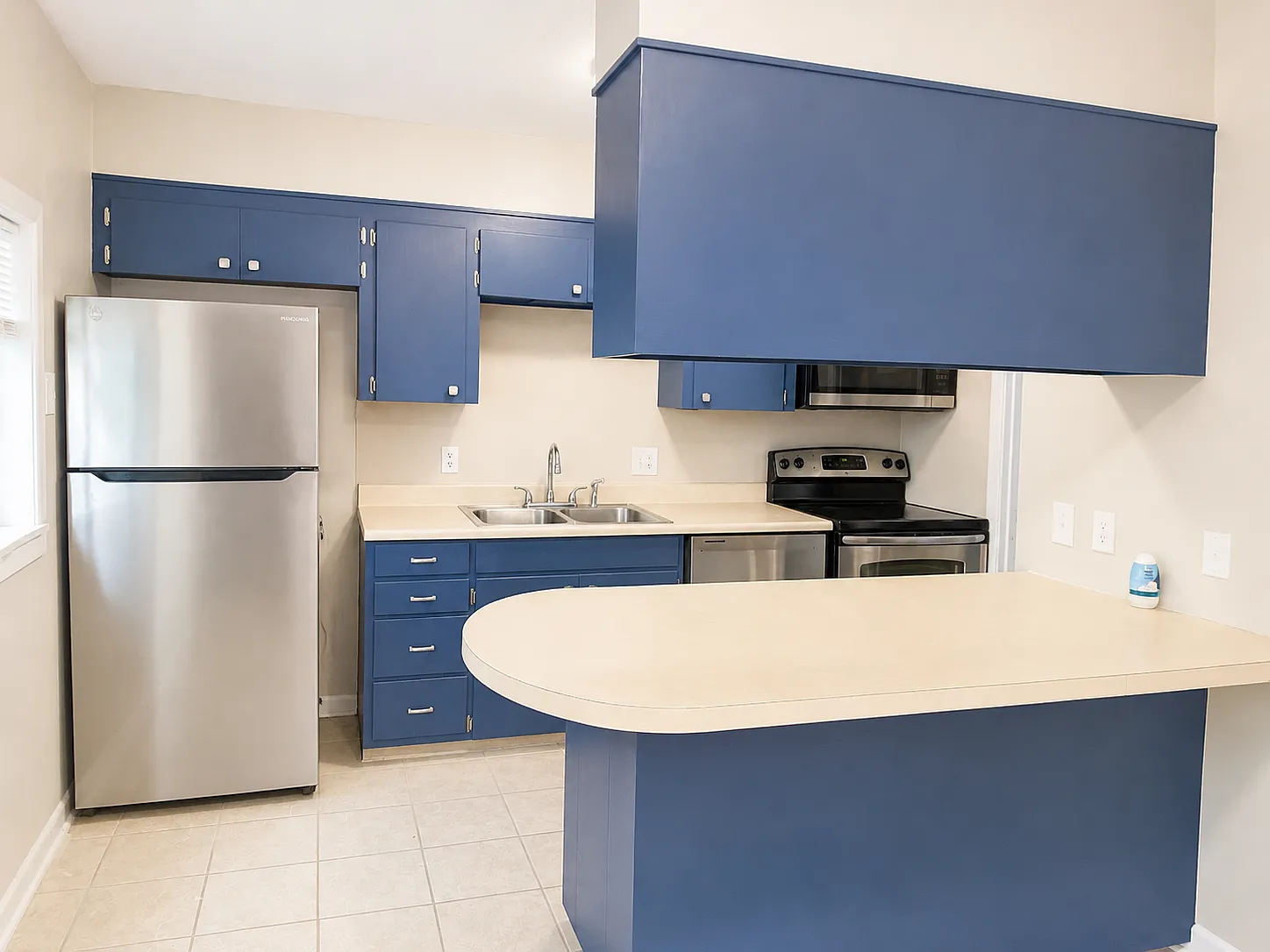 3 bed, 1.5 bath, 1115 sqft, $1,550 — Photo 4