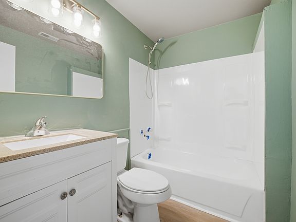 3rd image of 605 Dinwiddie St #B