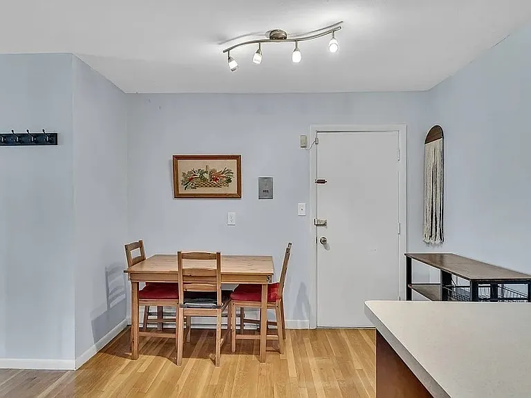 50 Seymour St #15 — Photo 8