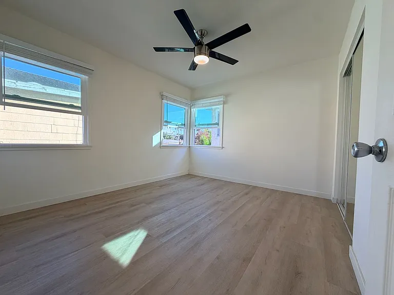 227 N Juanita Ave — Photo 14