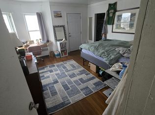 403 College St #2, Burlington, VT 05401