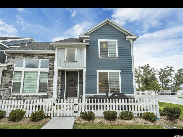 1st image of 1025 W Painted Horse Ln