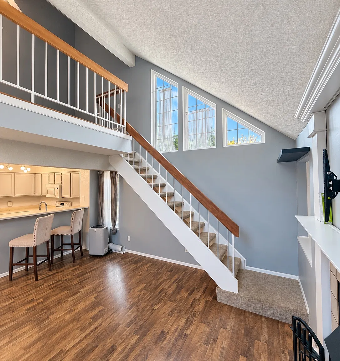 2 bed, 1096 sqft, $1,850 — Photo 1